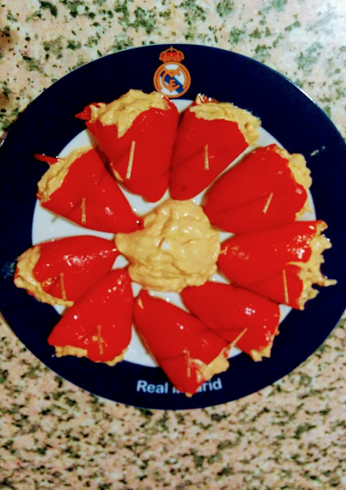 Una foto de Pimientos del piquillo rellenos de escabeche