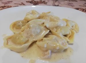 Foto di Tortelloni ripieni di Ricotta e Spinaci con Fonduta di Brie