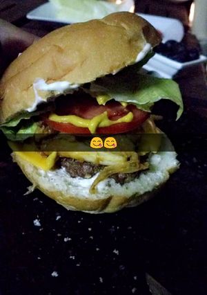 صورة لوصفة البرجر المنزلي بصوص المشروم 😋 😋
