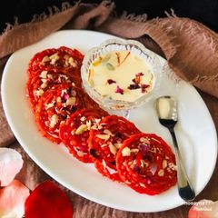 A picture of Whosayna’s Gulaabi Jalebi.