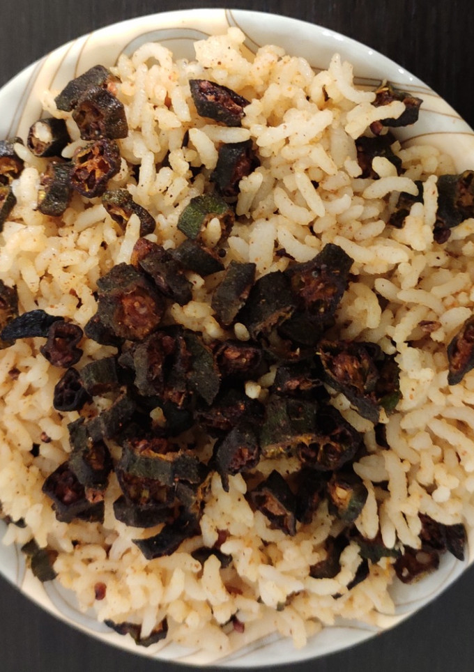 வெண்டை வத்தல் சாதம் (dried ladiesfinger fryum rice) செய்முறை முக்கிய புகைப்படம்