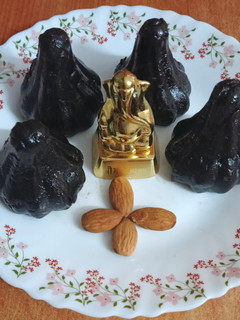 ઓરીયો મોદક (Oreo Modak Recipe In Gujarati) રેસીપી મુખ્ય ફોટો
