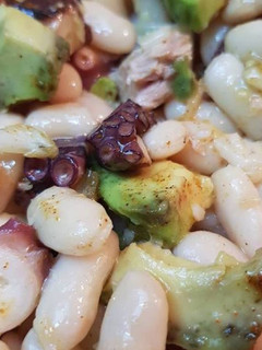 Una foto de Ensalada tibia de alubias con pulpo (Apto para diabéticos)
