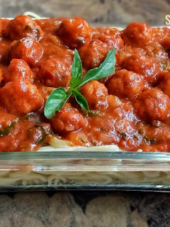 A picture of Meat balls spaghettis.