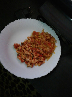 A picture of Scrambled eggs and cabbage.