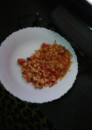 A picture of Scrambled eggs and cabbage.