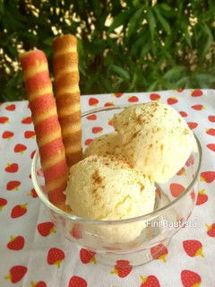 Una foto de Helado de leche merengada