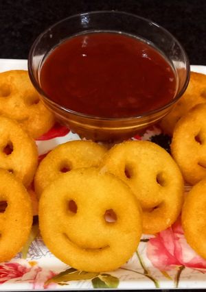 पोटैटो स्माइली (Potato Smiley Recipe In Hindi) रेसिपी मुख्य फोटो