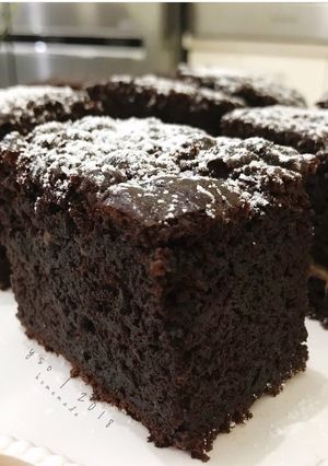 Foto resep FUDGE Moist Banana Chocolate Cake (lezatos tanpa mixer, tanpa butter)