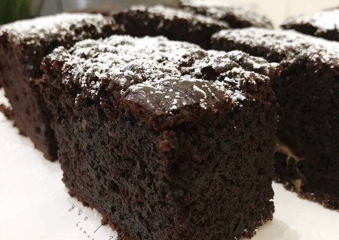Resep FUDGE Moist Banana Chocolate Cake (lezatos tanpa mixer, tanpa butter) Anti Gagal