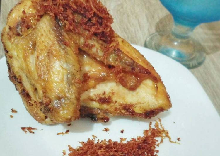 Ayam goreng kelapa (bukan serundeng)