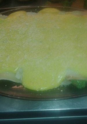 Una foto de Canelones de verdura con crema verde