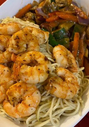 A picture of Asian noodle bowl.