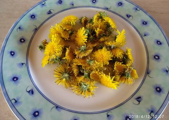 κύρια φωτογραφία συνταγής Τσάι με λουλούδια από ραδίκια