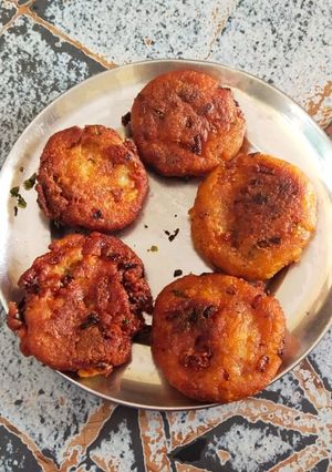 आलू टिक्की (aloo tikki recipe in Hindi) रेसिपी मुख्य फोटो