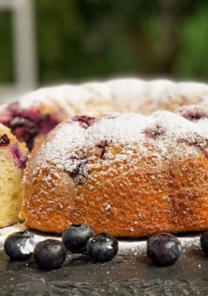 A picture of Blueberry Lemon Cake.