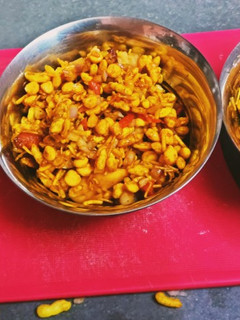 भेलपुरी(bhelpuri recipe in hindi) रेसिपी मुख्य फोटो