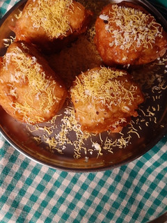 चीज़ी उल्टा वड़ा पाव (Cheesy ulta vada pav recipe in Hindi) रेसिपी मुख्य फोटो