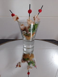 Una foto de Brocheta de pollo tandoori y frutos secos