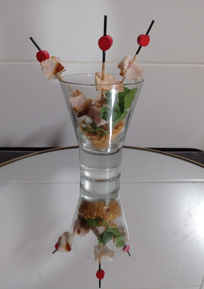 Una foto de Brocheta de pollo tandoori y frutos secos