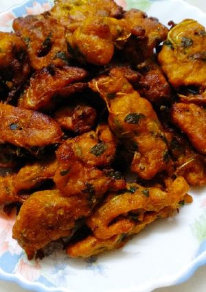 A picture of Kela methi bhajiya.