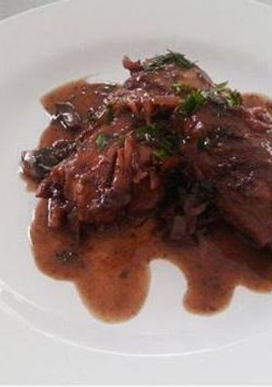 Una foto de Pollo al vino tinto Facil