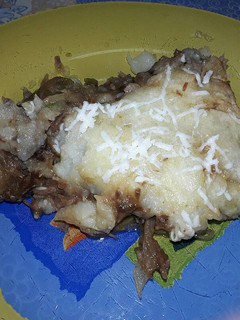 Una foto de Pastel de patatas y carne
