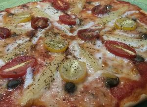 Una foto de Pizza de cherrys y choclitos
