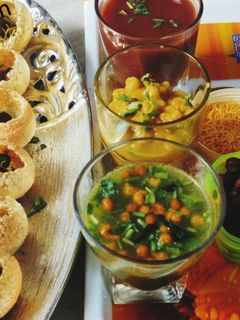 जैन चटपटी पानी पूरी ) jain chatpati pani puri recipe in Hindi ) रेसिपी मुख्य फोटो