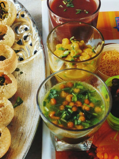 जैन चटपटी पानी पूरी ) jain chatpati pani puri recipe in Hindi ) रेसिपी मुख्य फोटो