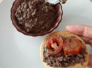 Una foto de Dip tapenade de aceitunas negras