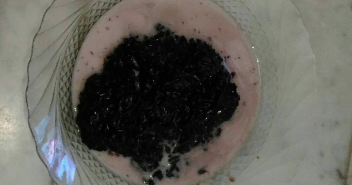  Resep Bubur ketan hitam saus santan  oleh tria maulina 