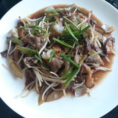 A picture of Stir fry veggies and beef.