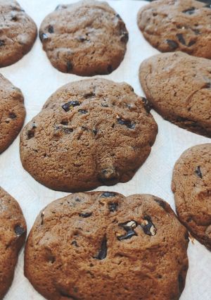 A picture of Chocolate chip cookies.