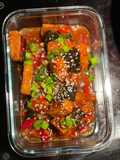 Tahu goreng bungkus nori dgn saus pedas manis