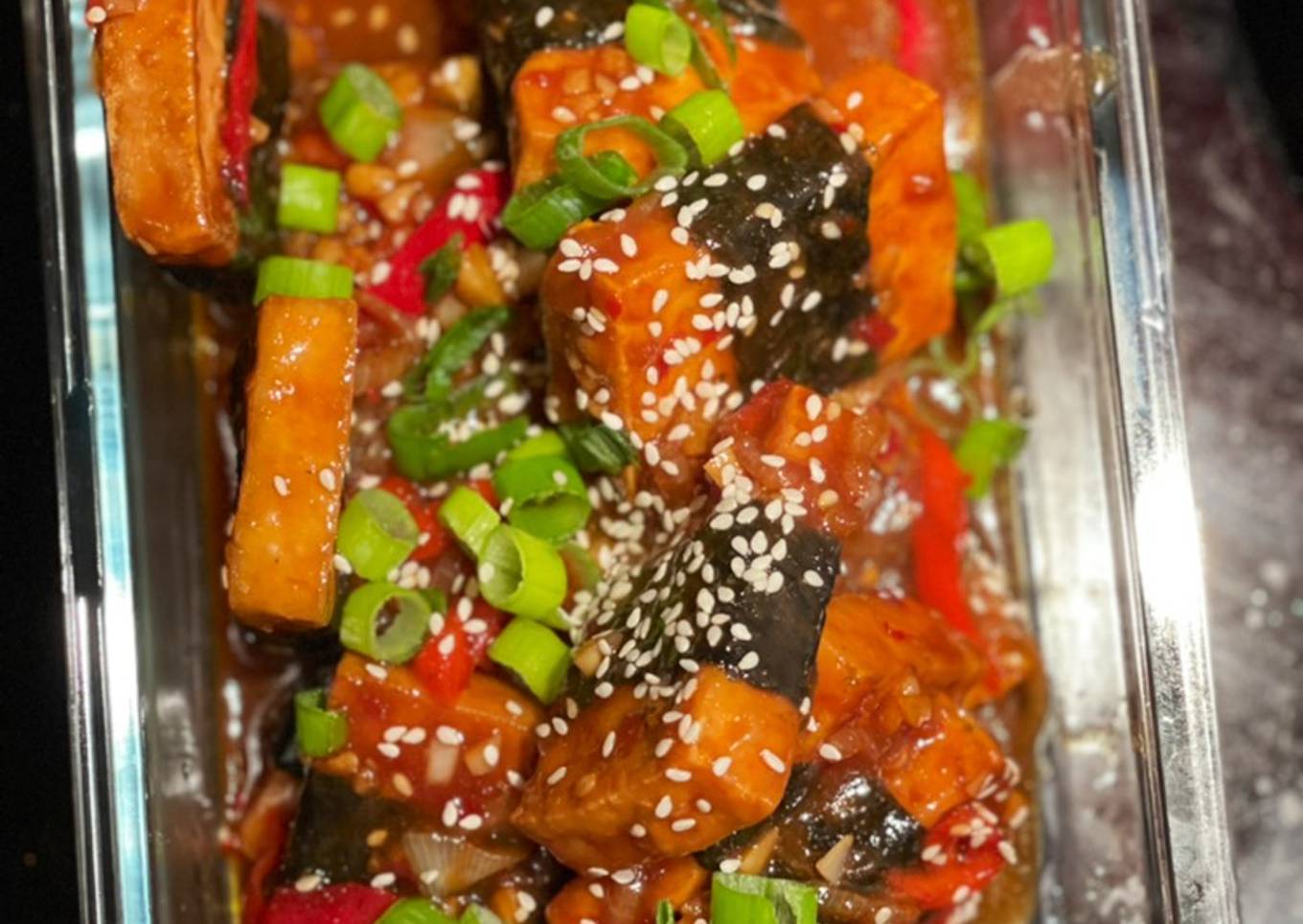 Tahu goreng bungkus nori dgn saus pedas manis