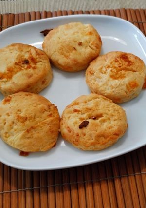 A picture of Cheese n garlic biscuits.