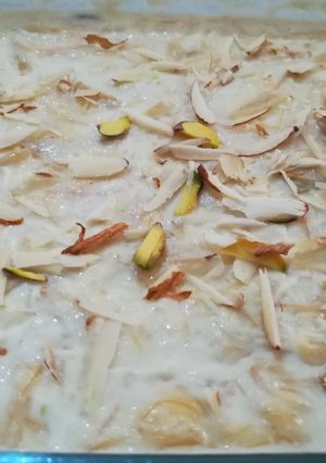 A picture of Sheer khurma.