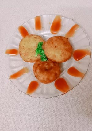 A picture of Aloo mutter tikki.