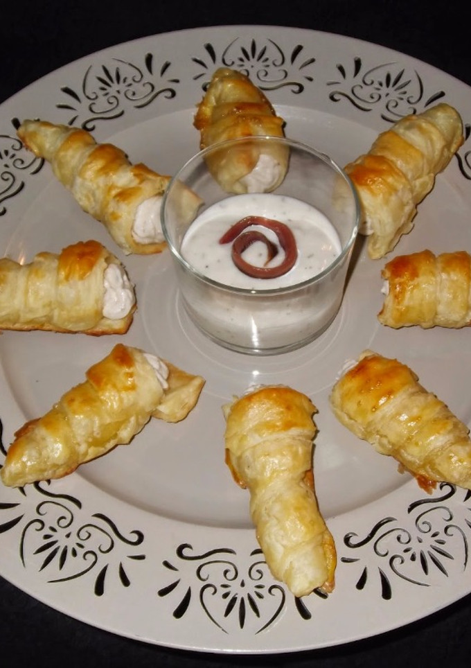 Una foto de Cucuruchos de crema de anchoa con salsa césar