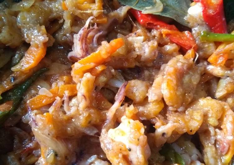 Cara Gampang Menyiapkan Cumi + udang asam manis maknyuzzz 👍 yang Enak