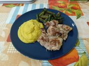 Una foto de muslo de pollo plancha