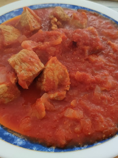 Una foto de Carne con tomate