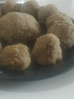 #ચુરમાં ના લાડુ(chur na ladu recipe in Gujarati) રેસીપી મુખ્ય ફોટો