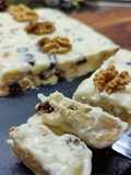 Turrón de queso camembert con arándanos y nueces