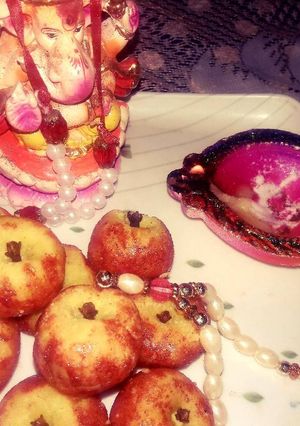 काजू, मिल्क पाउडर की अप्प्ल स्वीट (Kaju, Milkpowder ki Apple Swe रेसिपी मुख्य फोटो