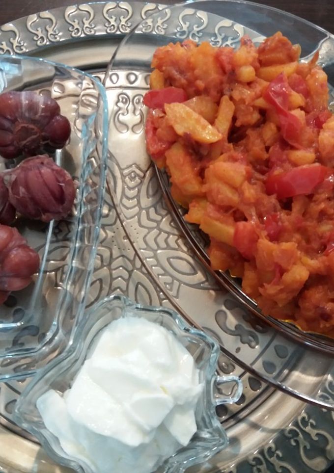 عکسی از دستور خوراک سیب زمینی گوجه