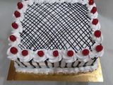 બ્લેક ફોરેસ્ટ કેક (Black Forest Cake Recipe In Gujarati)