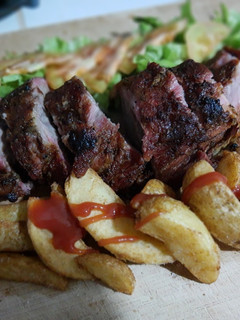 Una foto de Masa de punta de cabeza de cerdo asada a la mostaza