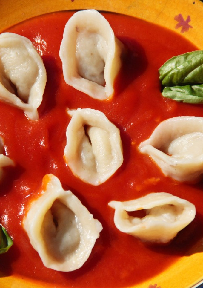 Una foto de Shishbarak. Pasta fresca rellena de carne